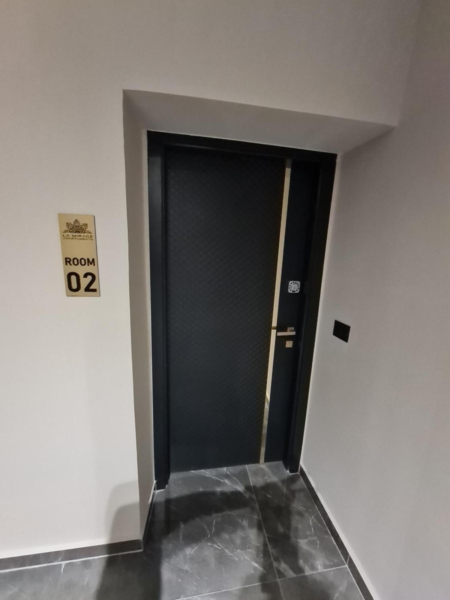 La Mirage Suites & Apartments Тирана Екстер'єр фото