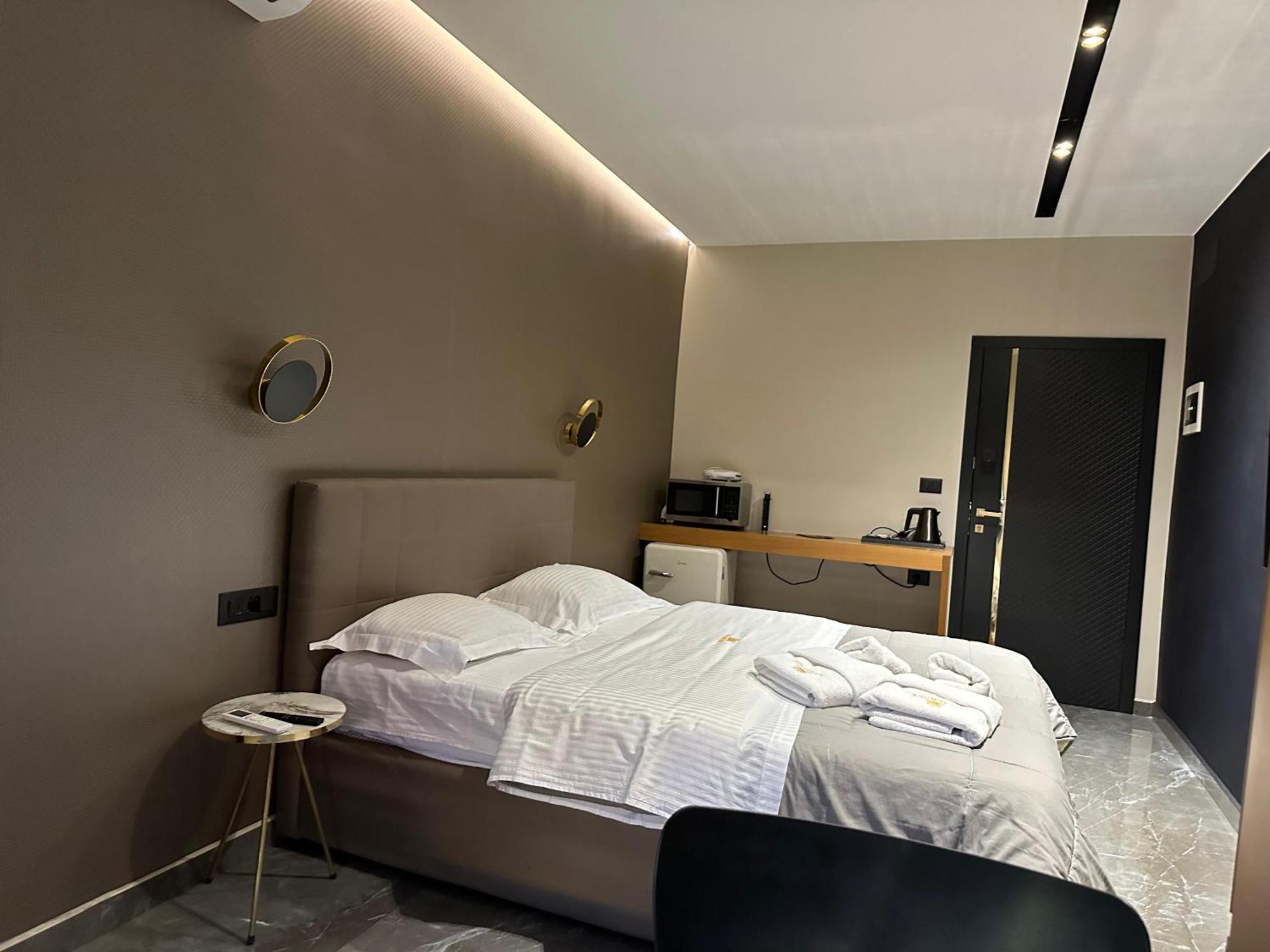 La Mirage Suites & Apartments Тирана Екстер'єр фото